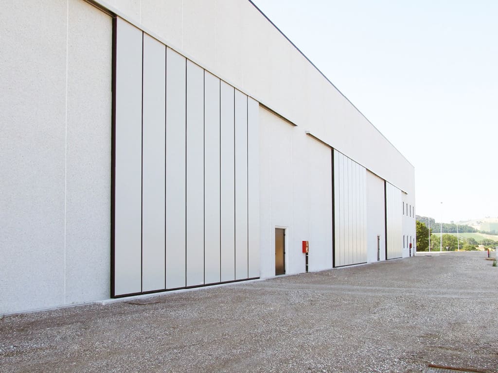 Монтаж на внешней стороне стены