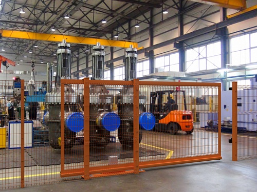 Откатные ворота со стальной рамой и с заполнением сварной сеткой Откатные ворота со стальной рамой и с заполнением сварной сеткой