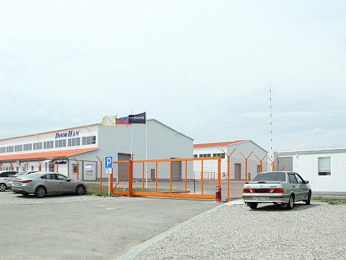 Откатные ворота со стальной рамой и с заполнением сварной сеткой Откатные ворота со стальной рамой и с заполнением сварной сеткой